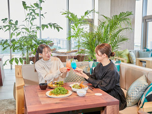 食を通して「ヤンバル」と繋がる、県産食材を多用した見た目も味も楽しめるレストラン。