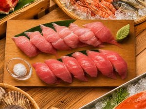 生本マグロの大トロ、中トロの食べ比べはとれとれ市場直送の新鮮さ(写真は2人前イメージ)(プラン限定)