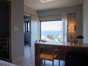 全室オーシャンビュー。デスクワークも可能。(ドッグルーム)