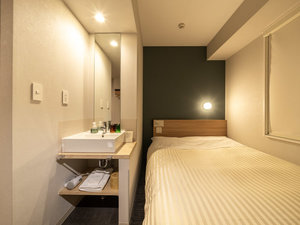 【スタンダードルーム】やや暗めの明るさが眠りを誘います