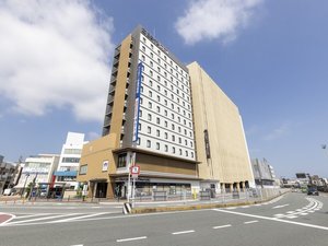本館と別館が隣合わせで移動もらくらく♪