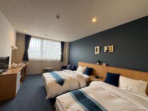 松島の海や空の深い青を基調とした爽やかで心落ち着く静かなお部屋です。