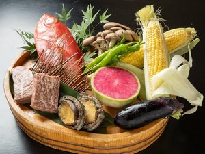 蔵のやのお食事は、旬の地産地消食材を活用しております。ぜひご堪能くださいませ。