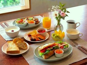 季節毎に変わるシェフ特製の手作りサンドイッチを、その日の気分に合わせてお選びください。
