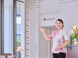 【フロント・ロビー】明るいエントランス、温かい笑顔でお迎えいたします。