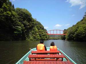 新緑遊覧船では大自然を探検♪