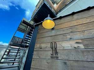 �y9ROOMS HOSTEL�z��������Ƀ��[�Y�i�u���X�e�C��