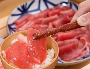 【マグロ】新鮮なマグロをのせた海鮮丼