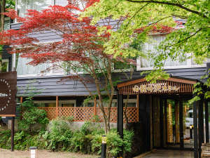 軽井沢の鳩山通りに面したホテル