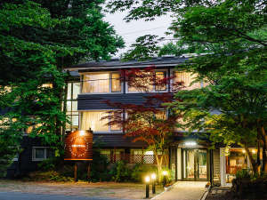 軽井沢の鳩山通りに面したホテル