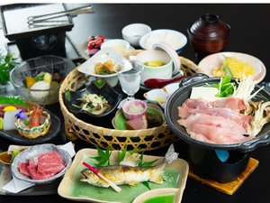 常陸牛と奥久慈しゃもすき焼き