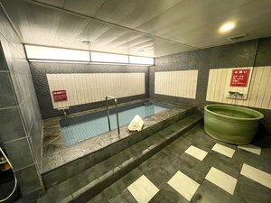 男性大浴場ゆったりのんびりと、お仕事の疲れを癒してください。16:00〜24:00時まで