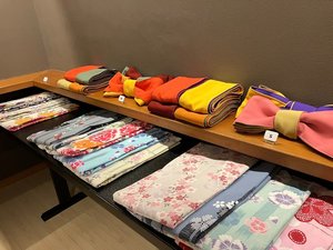 選べる色浴衣。温泉でリラックスした後は、華やかな色浴衣でお過ごしください。