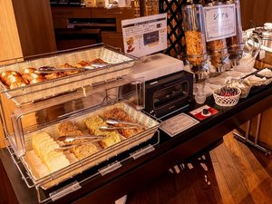 パンコーナーにはバルミューダのトースターもご用意しています。