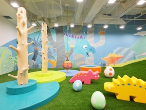 キッズスペース「きょうりゅうらんど」OPEN14:00〜23:00・6:00〜11:00