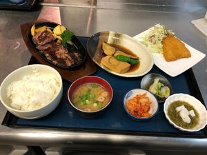 夕食メニュー(一例)