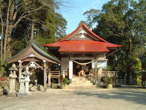 『紫尾温泉』は紫尾神社拝殿下に源泉を持つことから【神の湯】と呼ばれています