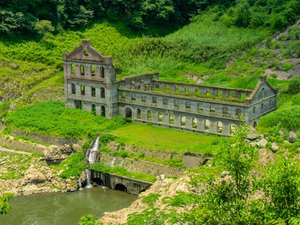 曽木発電所遺構:渇水期の5月から9月にしか、姿を現さない神秘的なパワースポットです。