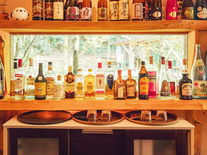 豊富な種類のお酒を取り揃えております。大切な方とお酒片手に特別な時間を。