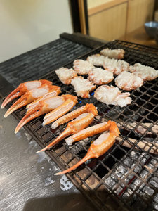 紀州備長炭で、焼き上げる炭火焼きがに