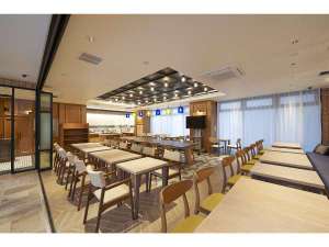 《朝食会場》 スタイリッシュな空間で朝のステキなひとときを♪