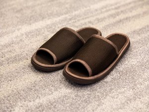 当ホテルでは、環境に配慮したウォッシャブルスリッパを採用しております。