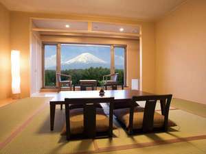富士山を正面に望める和室