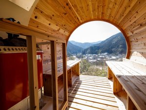 �I�V���C�Ւn�Ɋ��������A�o�����T�E�i