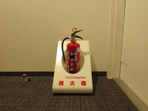 【消火器・消火栓】各フロアにございます。