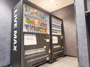 ◆飲料自販機◆1階清涼飲料水・2階お酒となっております。