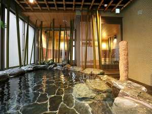 【女性】岩風呂(外気浴:湯温41〜42℃)
