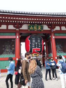浅草寺雷門:当ホテルよりおよそ35分