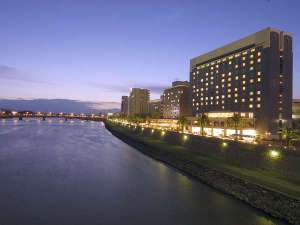 �y�{�茧:�{��E���E����z�{��ό��z�e��