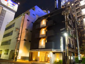 【ホテル外観】夜