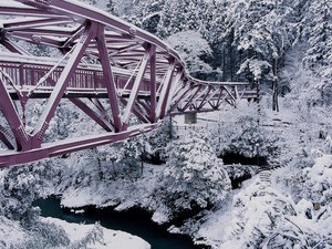 【あやとりはし】雪景色のあやとりはしも絶景です。提供:加賀市観光交流機構