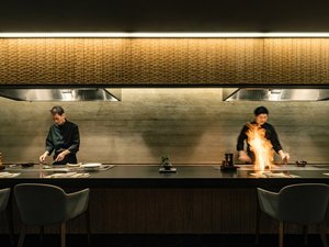 カウンター、テーブル席、半個室を揃えており、様々なシーンを演出