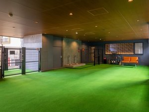 【全天候型ドッグラン】屋根付きの場所にあるので雨天でもご利用いただけます。
