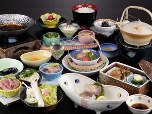 *移ろう季節を感じる月替わりの献立で、五感に響くひとときを。