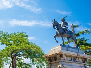 【車で約10分】伊達政宗が築いた城跡で、仙台の歴史に触れられる「仙台城跡(青葉城跡)」