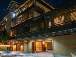 外観(夜)