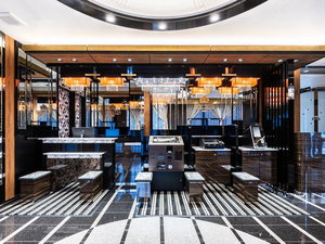 �t�����g�E���r�[