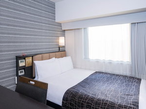 ダブルルーム(広さ11u/ベッド幅140cm)コンパクトながら利便性に優れたお部屋です。