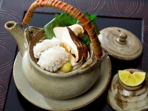 松茸土瓶蒸し(期間限定)(紬会席コースには一品として含まれております)