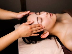 1階 SPA「ここち」お客様に合わせた施術を選択可能です。営業時間 13:00〜22:00