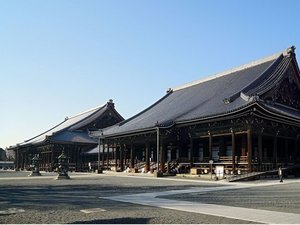 西本願寺 徒歩で15分