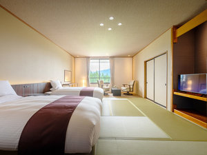 �y���j���[�A���a�m���z��̏��120cm���̃Z�~�_�u���x�b�h���������������3���l�`�͂��z�c�����p��