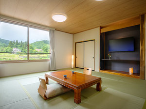 �y�a���z��̍���ɕ�܂�āA�x���̂ЂƂƂ����B���i�ɉz��O�R�⋛���̎R�X�����n���܂�