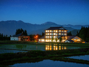 �y�O�ρz�싛���̑厩�R�̒��ɘȂޖ����̏h�B�s��̌������痣��A���R�̒��Łg�ƂƂ̂��h����