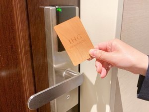 FSC認証の木製カードキー。脱プラスチック化を推進しています。