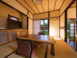 【とんぼ】離れ客室_和室6畳+6畳 畳の香りと障子の光、日本の美が息づく一室